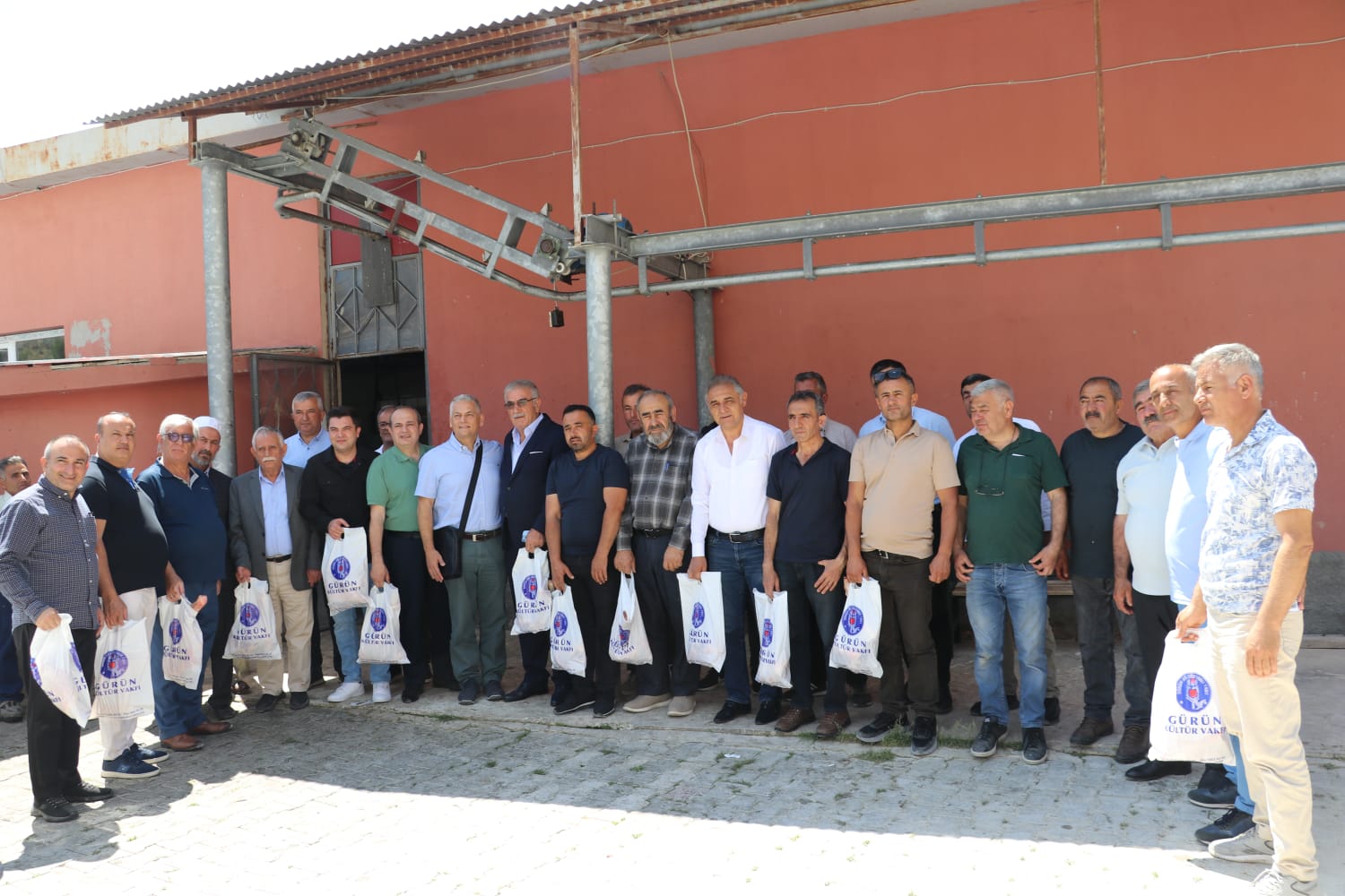 GÜRÜN DE 1100 AİLEYE KURBAN ETİ ULAŞTIRILDI