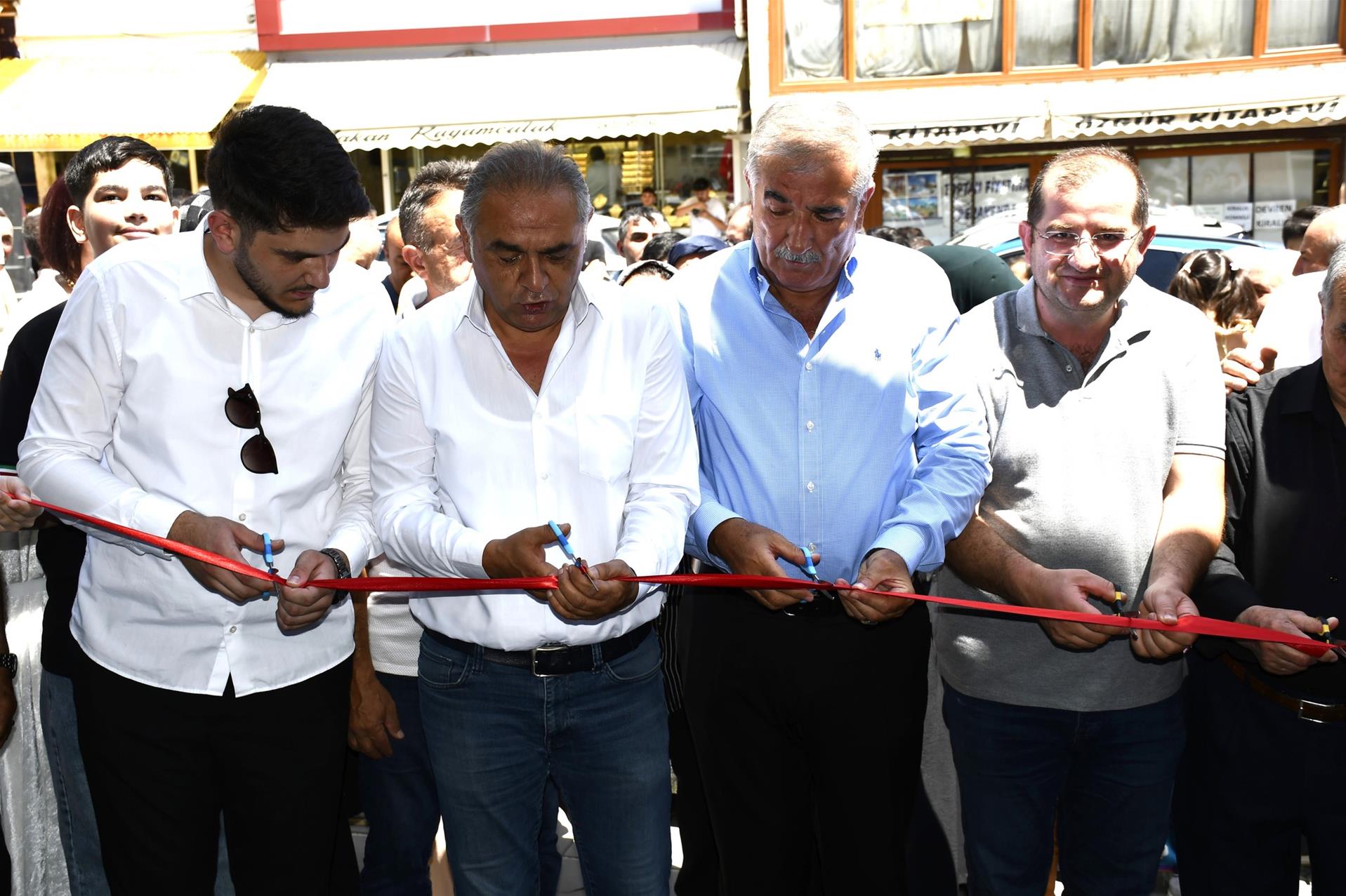 VAKIF BAŞKANIMIZ SN.SELAMİ KOCA GÜRÜN DE AÇILAN TURKO EMLAK OFİSİNİN AÇILIŞINA KATILDI.