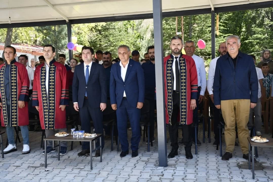 BAŞKANIMIZ SN.SELAMİ KOCA GÜRÜN MESLEK YÜKSEK OKULU’NUN MEZUNİYET TÖRENİNE KATILDI…