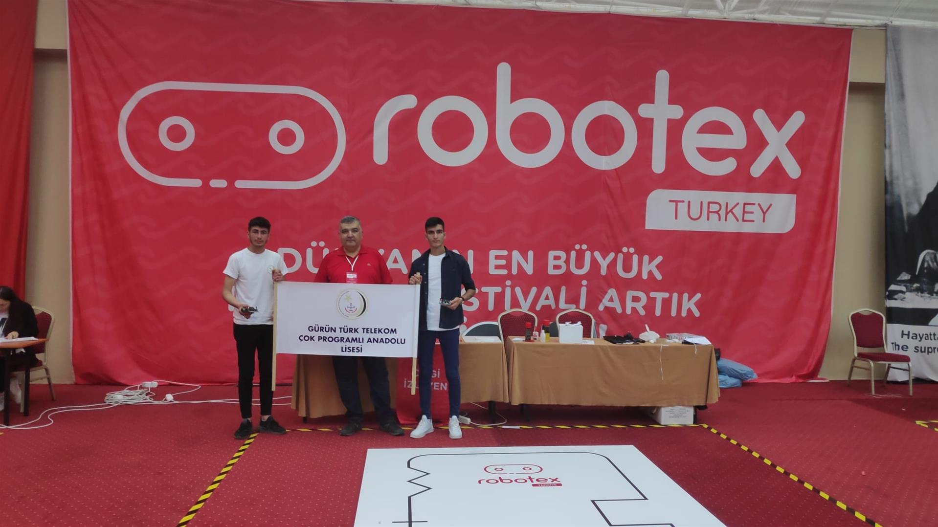 ROBOTEX YARIŞMASINDA 1.OLAN  ÖĞRENCİLERİMİZİ KUTLARIZ.