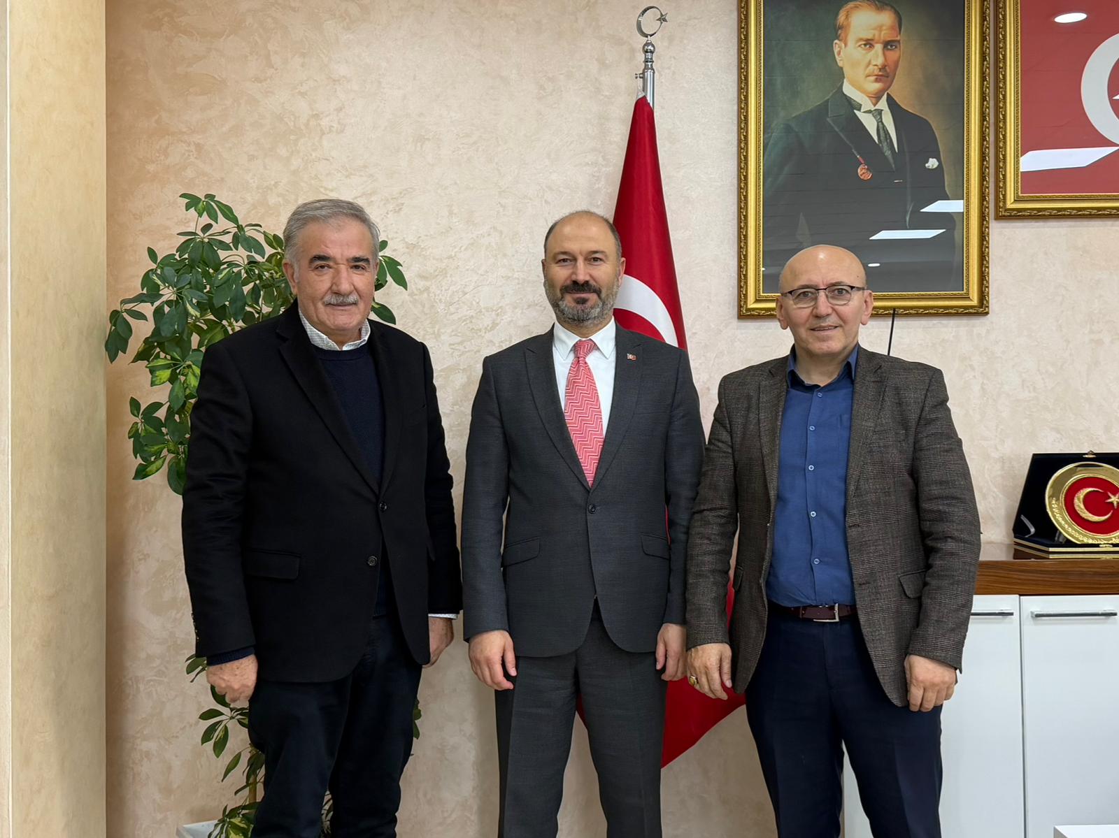 BAHÇELİEVLER MİLLİ EĞİTİM MÜDÜRÜ’ SN. MURAT KARABULUT’U MAKAMINDA ZİYARET…