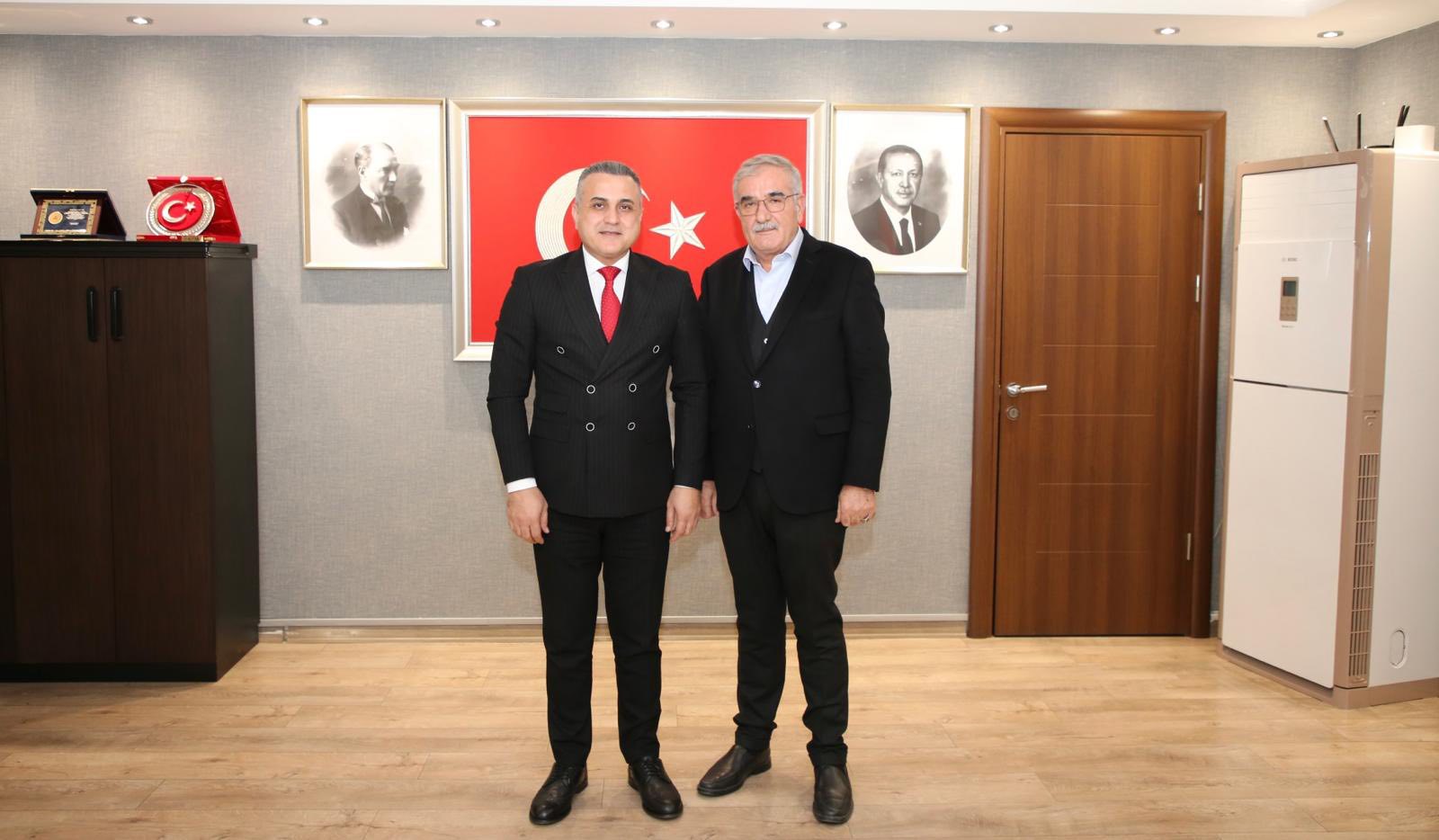 VAKIF BAŞKANIMIZ DAN KÜÇÜKÇEKMECE KAYMAKAMINA ZİYARET....