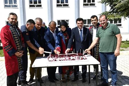BAŞKANIMIZ SN.SELAMİ KOCA GÜRÜN MESLEK YÜKSEK OKULU’NUN MEZUNİYET TÖRENİNE KATILDI…