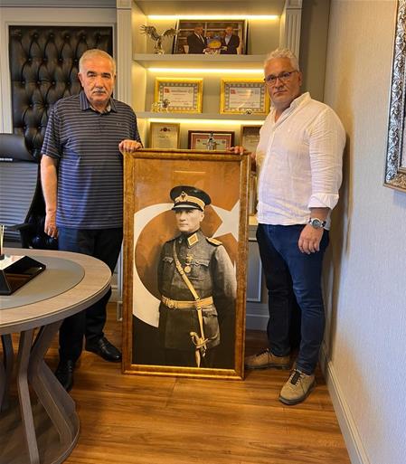 VAKFIMIZDA ANLAMLI BULUŞMA: SN.MÜMTAZ KURAL’DAN BAŞKANIMIZA NAZİK ZİYARET