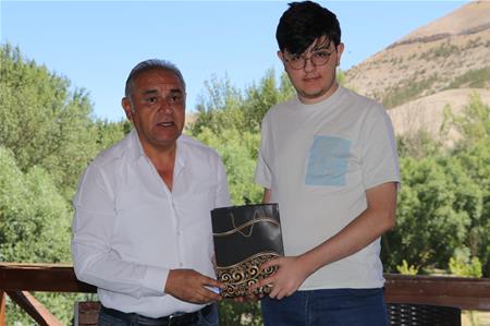 GÜRÜN DE  BAŞARILI ÖĞRENCİLERLE BİR ARAYA GELDİK.