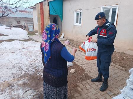 VAKIF BAŞKANIMIZ SN. SELAMİ KOCA 250 ÇOCUĞA BAYRAMLIK DAĞITTI…