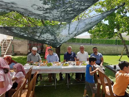 VAKIF  BAŞKAMIZ SAYIN SELAMİ KOCA GÜRÜN HAYRANİBABA CAMİİN DE YAZ KURAN KURSU ÖĞRENCİLERİNİN HEYACANINA ORTAK OLDU.