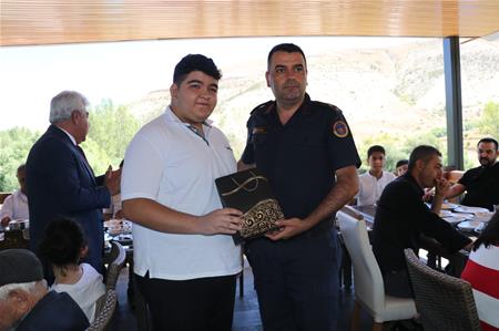 GÜRÜN DE  BAŞARILI ÖĞRENCİLERLE BİR ARAYA GELDİK.
