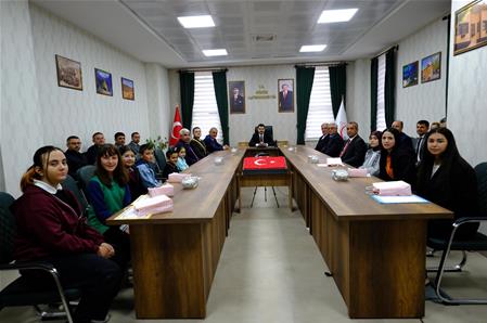 GÜRÜN’DE 29 EKİM KUTLAMALARI KAPSAMINDA YARIŞMALARDA DERECEYE GİREN ÖĞRENCİLER ÖDÜLLENDİRİLDİ.