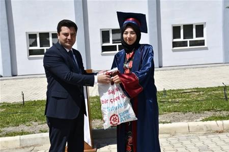 BAŞKANIMIZ SN.SELAMİ KOCA GÜRÜN MESLEK YÜKSEK OKULU’NUN MEZUNİYET TÖRENİNE KATILDI…