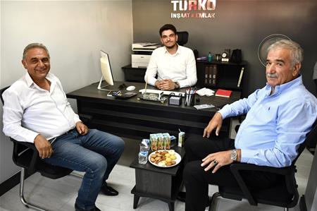 VAKIF BAŞKANIMIZ SN.SELAMİ KOCA GÜRÜN DE AÇILAN TURKO EMLAK OFİSİNİN AÇILIŞINA KATILDI.