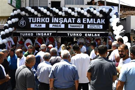 VAKIF BAŞKANIMIZ SN.SELAMİ KOCA GÜRÜN DE AÇILAN TURKO EMLAK OFİSİNİN AÇILIŞINA KATILDI.