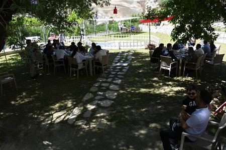 VAKIF BAŞKANIMIZ SN. SELAMİ KOCA GÜRÜN’DE RESTORAN AÇILIŞINA KATILDI.