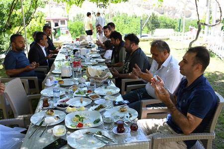 VAKIF BAŞKANIMIZ SN. SELAMİ KOCA GÜRÜN’DE RESTORAN AÇILIŞINA KATILDI.