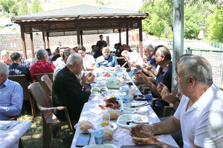 VAKIF BAŞKANIMIZ SN.SELAMİ KOCA YUSUF DEDE MESİRE ALANI'NDA DÜZENLENEN PROGRAMA KATILDI