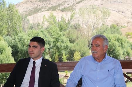 GÜRÜN DE  BAŞARILI ÖĞRENCİLERLE BİR ARAYA GELDİK.