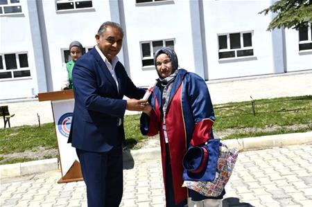 BAŞKANIMIZ SN.SELAMİ KOCA GÜRÜN MESLEK YÜKSEK OKULU’NUN MEZUNİYET TÖRENİNE KATILDI…