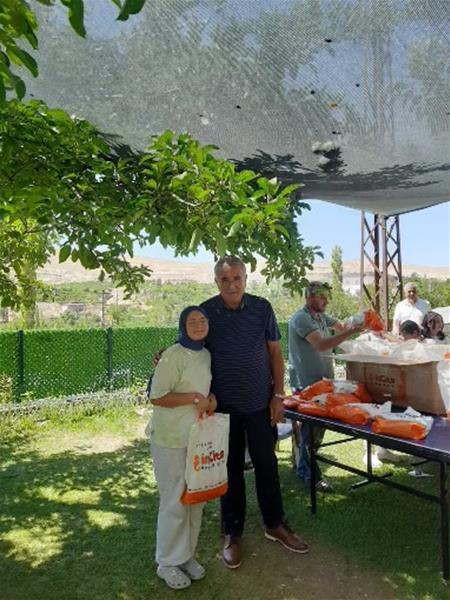 VAKIF  BAŞKAMIZ SAYIN SELAMİ KOCA GÜRÜN HAYRANİBABA CAMİİN DE YAZ KURAN KURSU ÖĞRENCİLERİNİN HEYACANINA ORTAK OLDU.