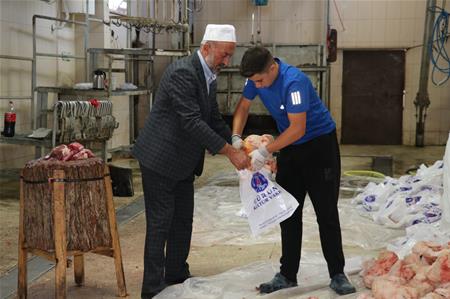 GÜRÜN DE 1100 AİLEYE KURBAN ETİ ULAŞTIRILDI